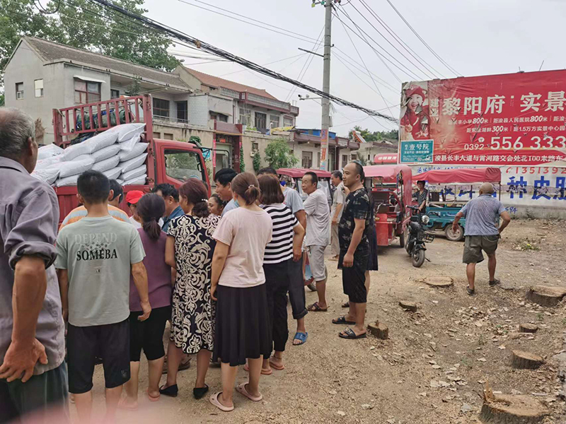 高標(biāo)準(zhǔn)農(nóng)田土壤改良項目   有機肥發(fā)放